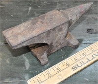 Old small anvil between 7 & 8 lbs