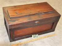 Wonderful primitive pine carpenter's tool box