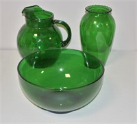 GROUP FOREST GREEN GLASS, LARGE BOWL, PITCHER, ETC