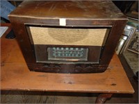 RCA Victor Radio  Model 80    15 X 20