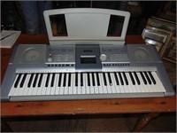 Yamaha PSR 293 Keyboard - with cord