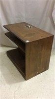Vintage Wood End Table Design w/ Philco Radio