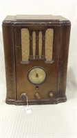 Lg. Vintage Wood Delco Radio