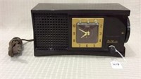 Vintage Traveler Radio Model 55C42 w/