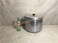 Large aluminum boiler pot for canning