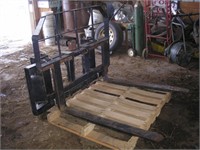 PALLET FORK ATTACHEMNT FOR LOADER