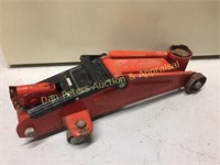 Floor Jack works but is being sold with NO handle