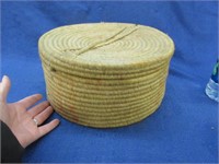 weaved round basket with lid