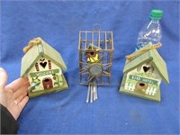 2 smaller birdhouses & bird chime