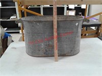 Metal boiler tub with wood handles