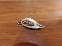 Van Dell sterling silver pin w blue stones