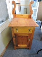 Pine Wash Stand with Towel Rack, 22" x 18" x 46"