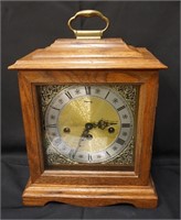 Wooden Ridgeway mantle clock with key