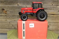 ERTL Ltd Edition Magnum CASE Int 7130 Tractor