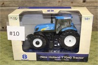 ERTL New Holland T7040 Tractor