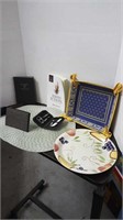 Plate, napkin holder, verse plaque +