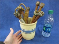 8 wooden spools in blue stripe crock