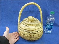 nice weaved basket with handle & lid