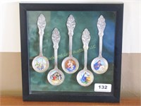 Lot: 5 Klepa Arts souvenir spoons in case