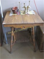 26" square oak lamp table