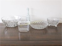 Lot: 5 assorted glass items