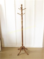 6' tall oak hat rack with twist design