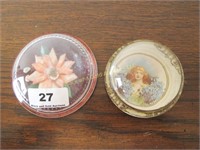 Lot of 2: glass paperweights