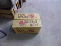 Fox Deluxe beer box w/23 Fox Deluxe bottles & 1 Rh
