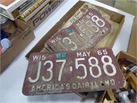 Box w/ Wis. License plates - 1 matched set