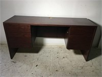 Small desk with drawers on both sides
