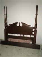 Traditional Queen Size Bed (C)
