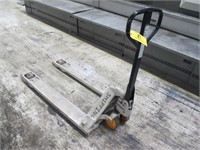 Crown 5,000 Lb Cap Hydraulic Pallet Jack