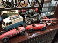 LARGE LOT OF DECORATIVE CARS AND PLANES