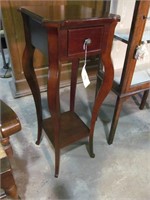 Tall lamp table w. drawer