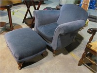 Blue chair w. ottoman