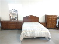 Nice Thomasville bedroom set with queen sz bed