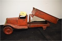 1930'S BUDDY L DUMP TRUCK MISSING REAR AXEL