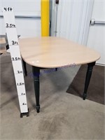 Wooden table w/ 2 leaves
