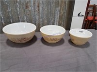 Set of three Pyrex bowls