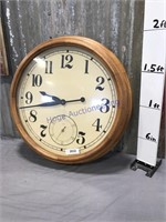 Wood round clock