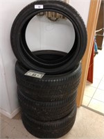 Set of 4 Pirelli 275 / 35 ZR 21 tires