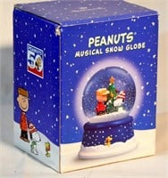 Peanuts & Snoopy Musical Snow Globe w Box