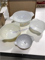 Pyrex bowls - 4