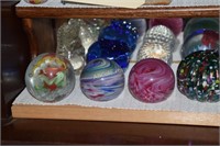 Paper weights  - contents of 1 row