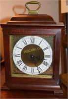 Mantel clock, wood decorative pieces