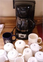 Black & Decker Programmable Coffee Maker & mugs