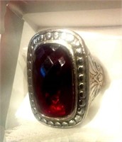 Eloquent Fashion Ring with Red Faceted Stone