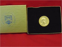 (1) 1981 Willa Cather 1/2 oz GOLD coin/medal