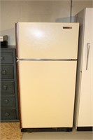 Westinghouse Frost Free Older Refrigerator