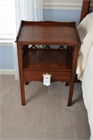 Virginia Galleries/Henkel-Harris night stands